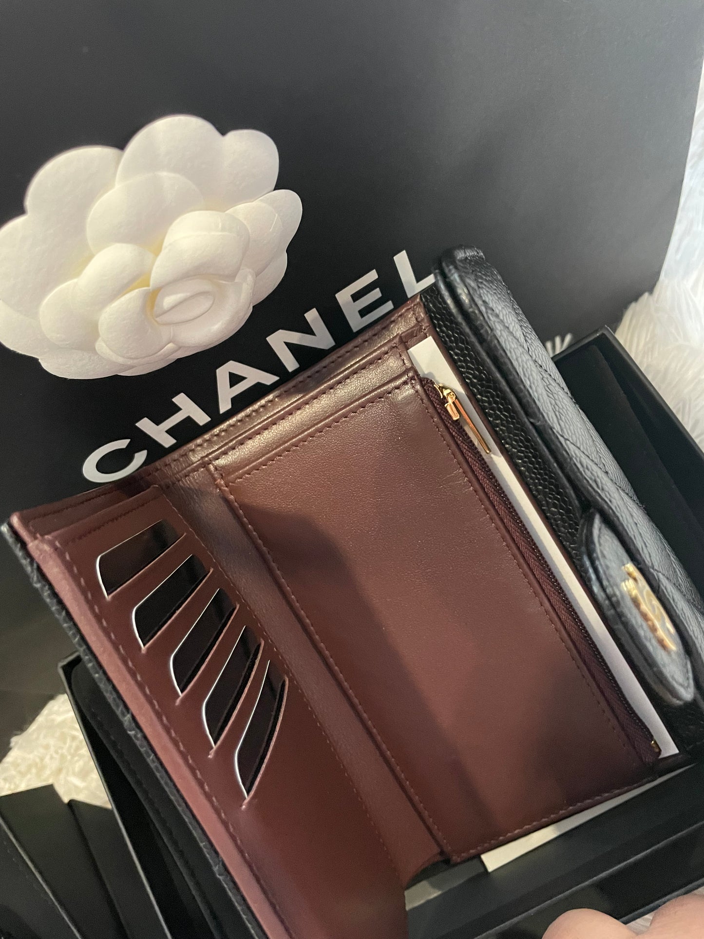 Medium flap wallet