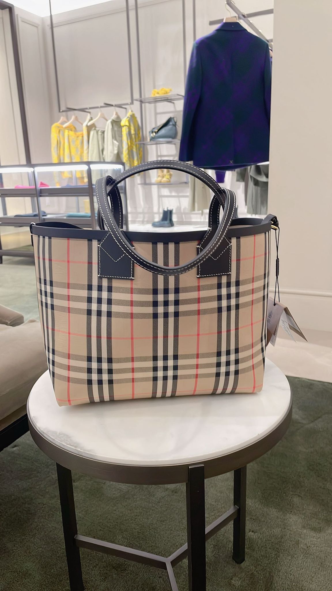 Burberry London Tote reversible small glammluxx